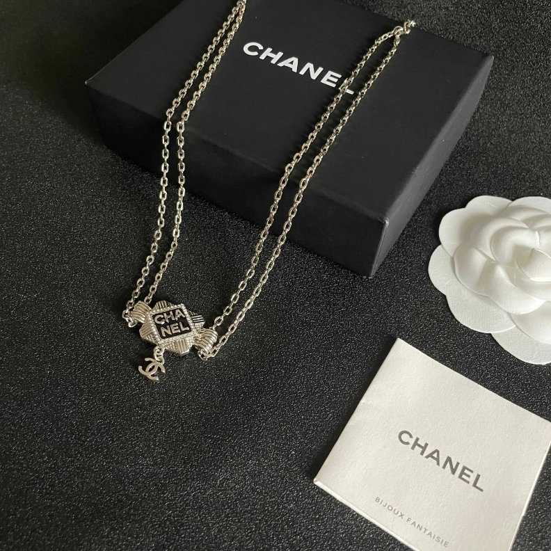 Trendsetting Chxnxl Necklaces 285483