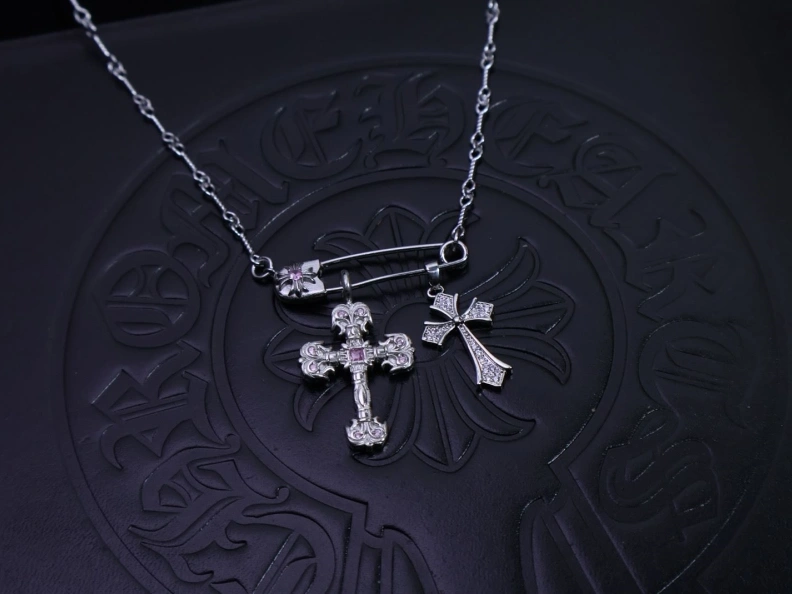 Comfortable Chrxmx Hxxrts Necklaces 297071