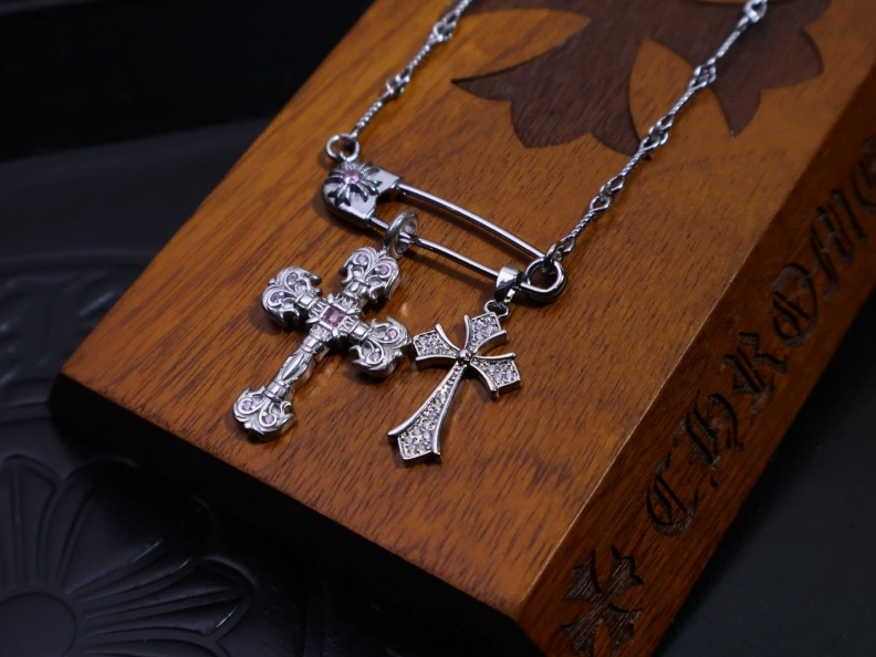 Comfortable Chrxmx Hxxrts Necklaces 297071