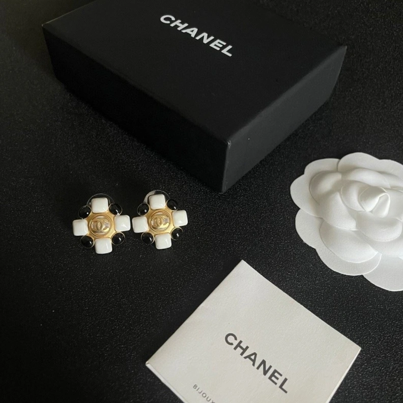 Sophisticated Chxnxl Earrings 286124