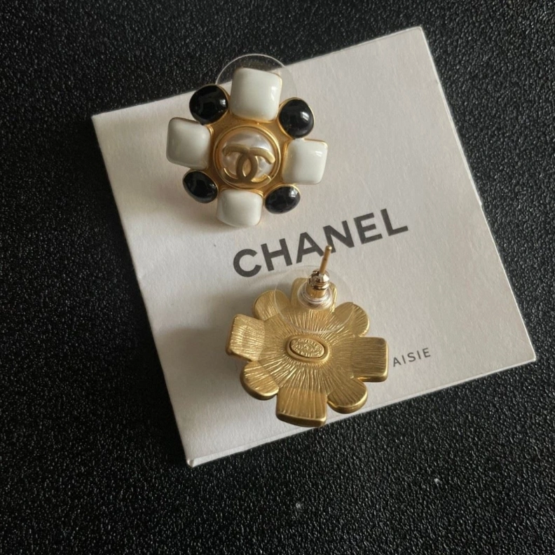Sophisticated Chxnxl Earrings 286124
