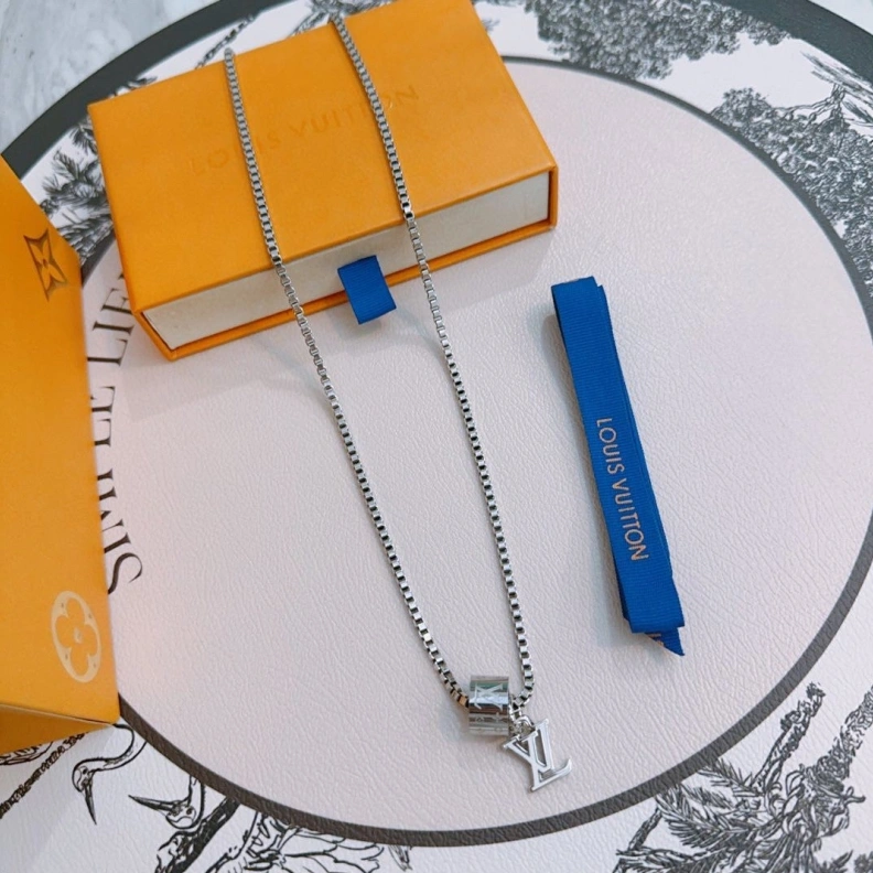 Versatile LX Necklaces 308911