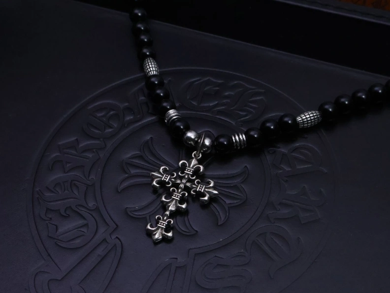 Comfortable Chrxmx Hxxrts Necklaces 297041