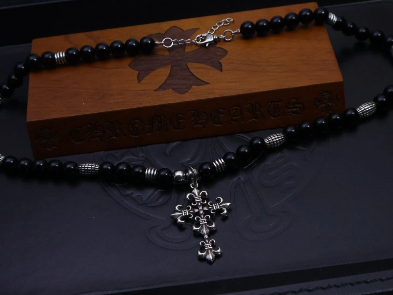 Comfortable Chrxmx Hxxrts Necklaces 297041