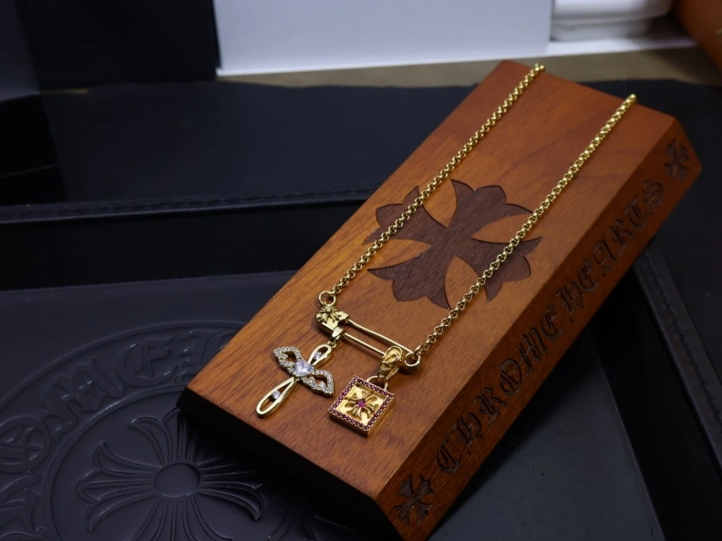 Classic Chrxmx Hxxrts Necklaces 297028
