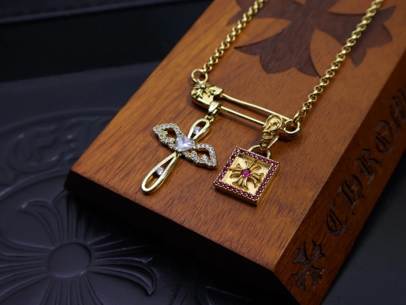 Classic Chrxmx Hxxrts Necklaces 297028