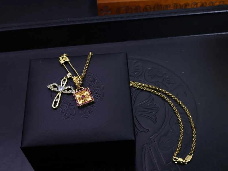 Classic Chrxmx Hxxrts Necklaces 297028