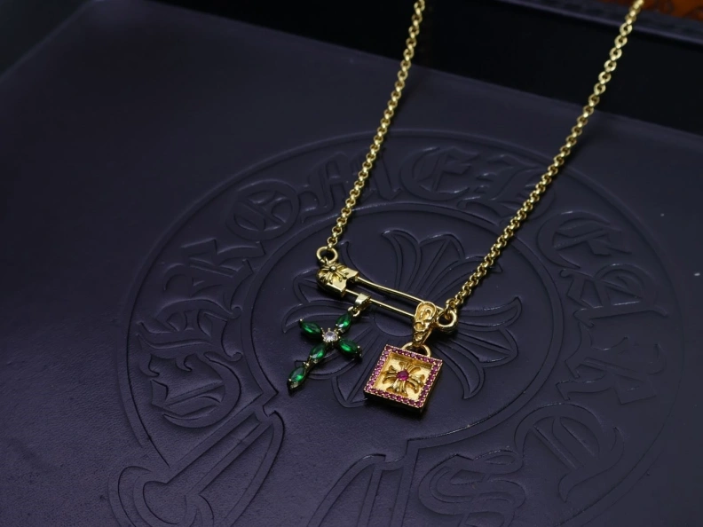 Durable Chrxmx Hxxrts Necklaces 297023
