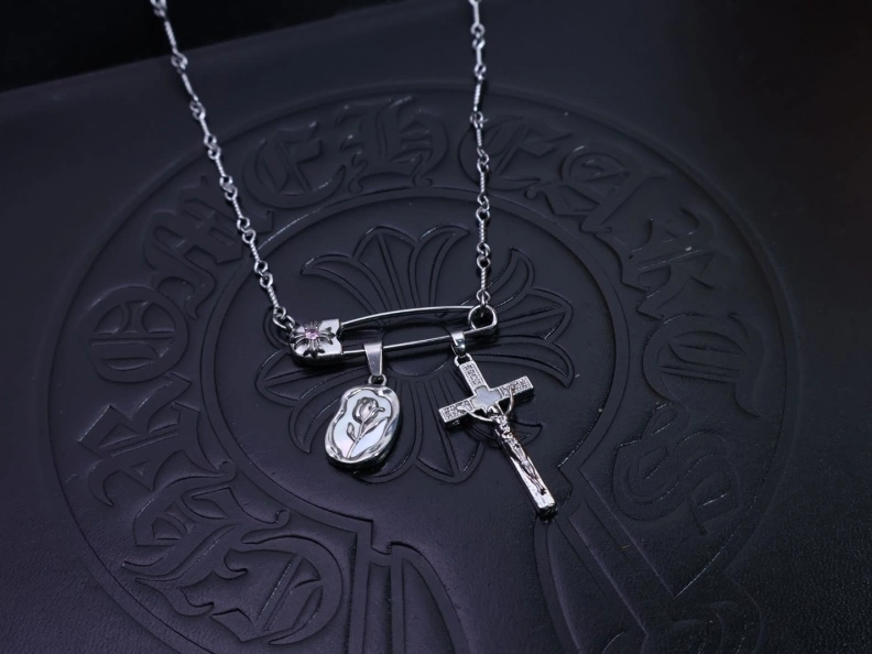 GoAnywhere Chrxmx Hxxrts Necklaces 297025