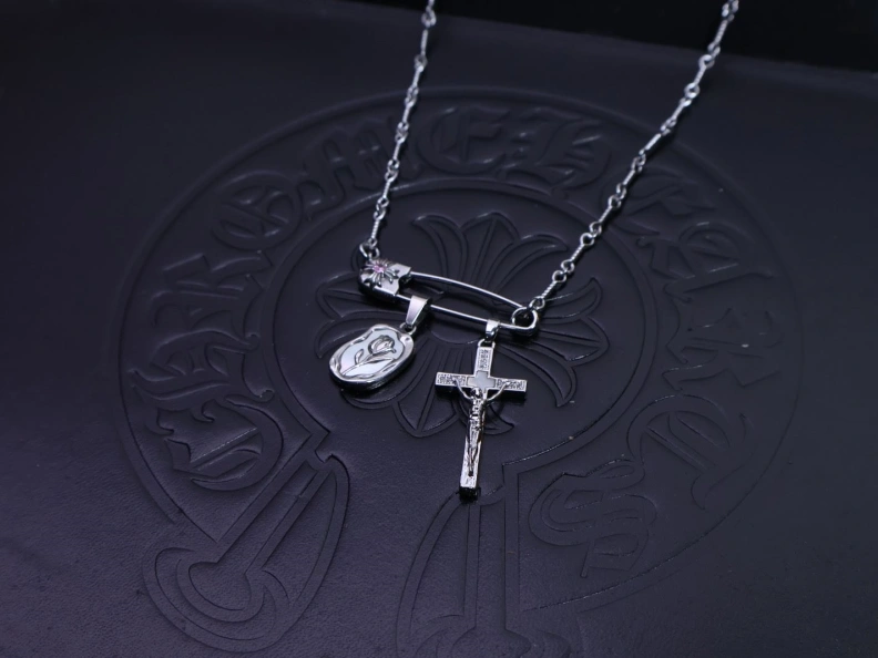 GoAnywhere Chrxmx Hxxrts Necklaces 297025