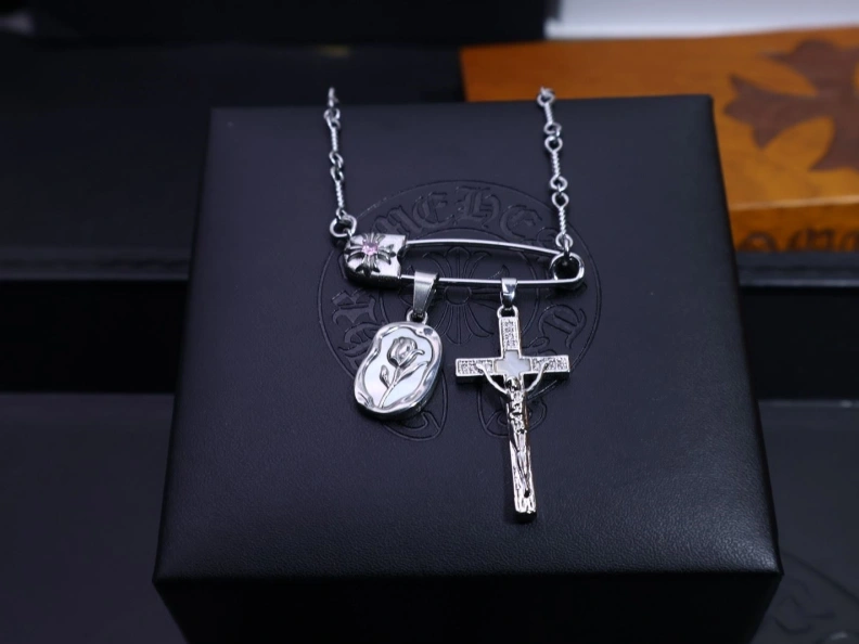 GoAnywhere Chrxmx Hxxrts Necklaces 297025