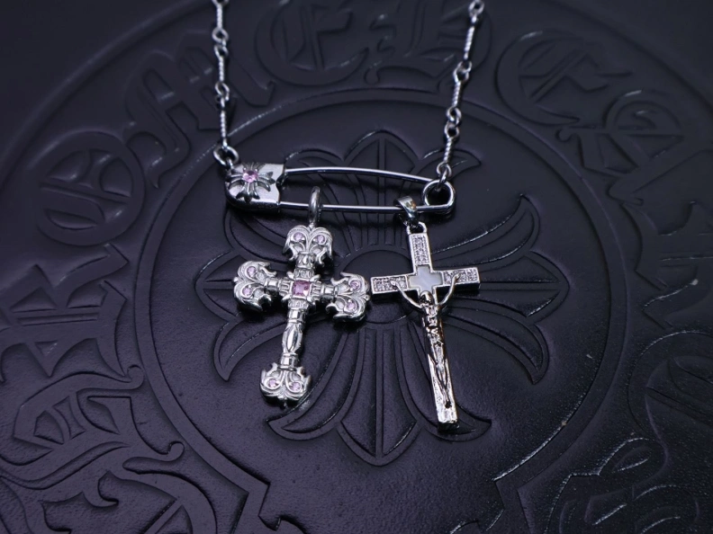 GoodFit Chrxmx Hxxrts Necklaces 297026