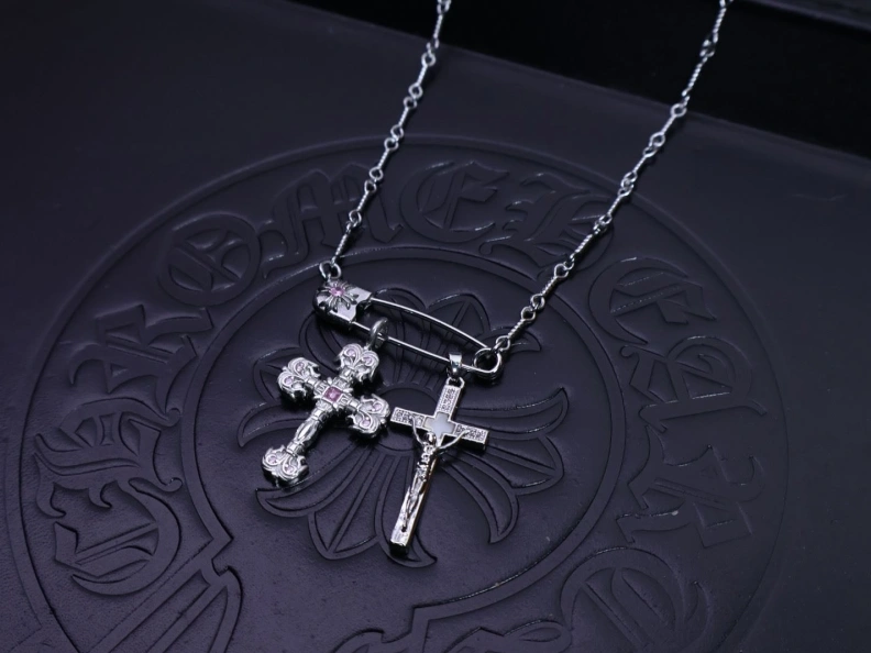 GoodFit Chrxmx Hxxrts Necklaces 297026