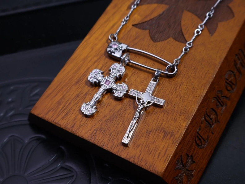 GoodFit Chrxmx Hxxrts Necklaces 297026
