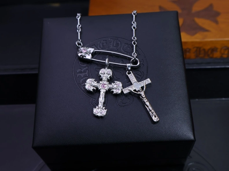GoodFit Chrxmx Hxxrts Necklaces 297026
