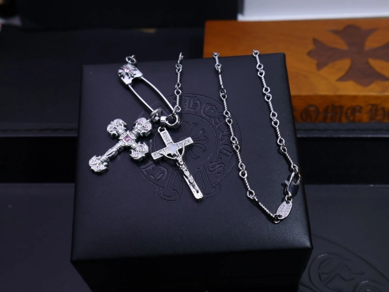 GoodFit Chrxmx Hxxrts Necklaces 297026