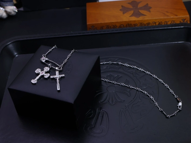 GoodFit Chrxmx Hxxrts Necklaces 297026