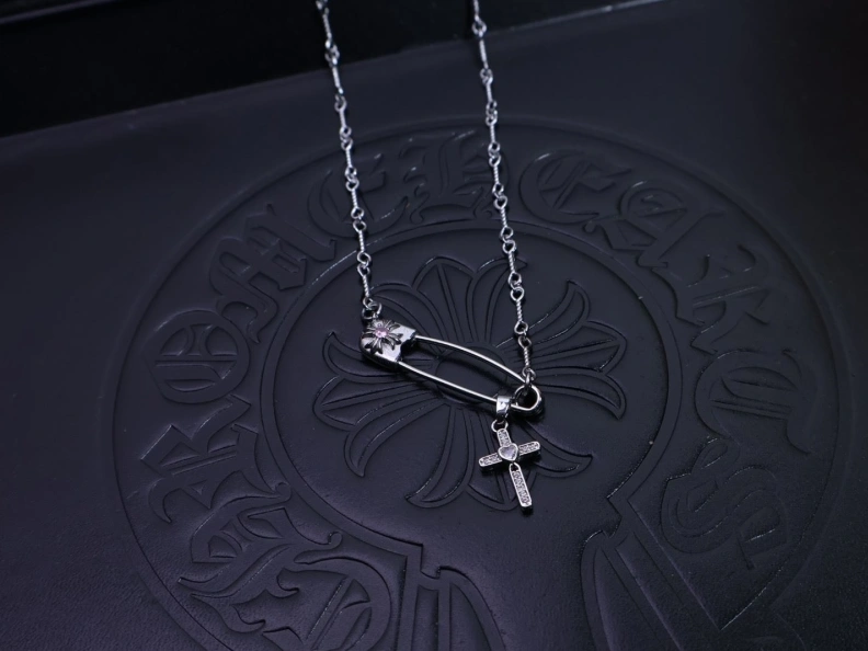 Compact Chrxmx Hxxrts Necklaces 297022