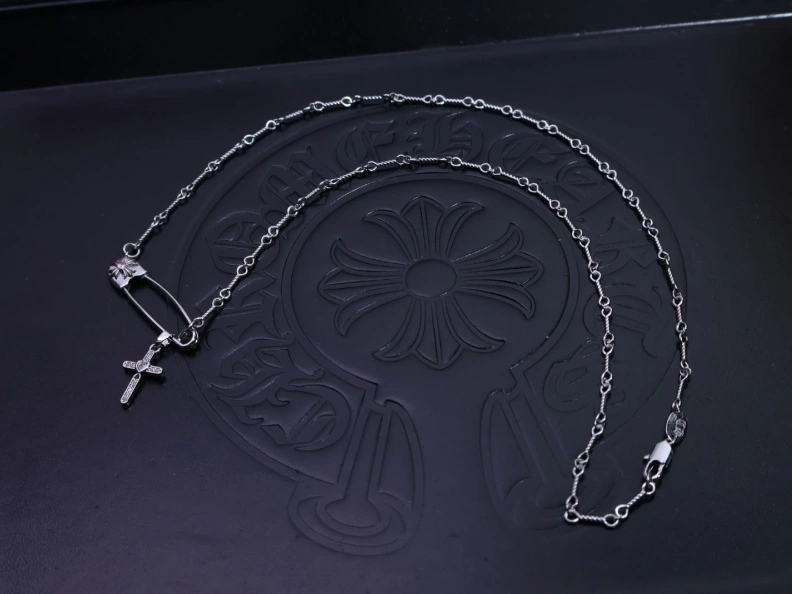 Compact Chrxmx Hxxrts Necklaces 297022