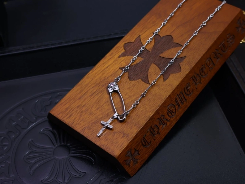 Compact Chrxmx Hxxrts Necklaces 297022