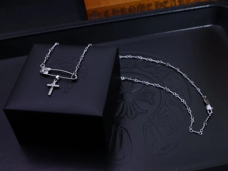 Compact Chrxmx Hxxrts Necklaces 297022