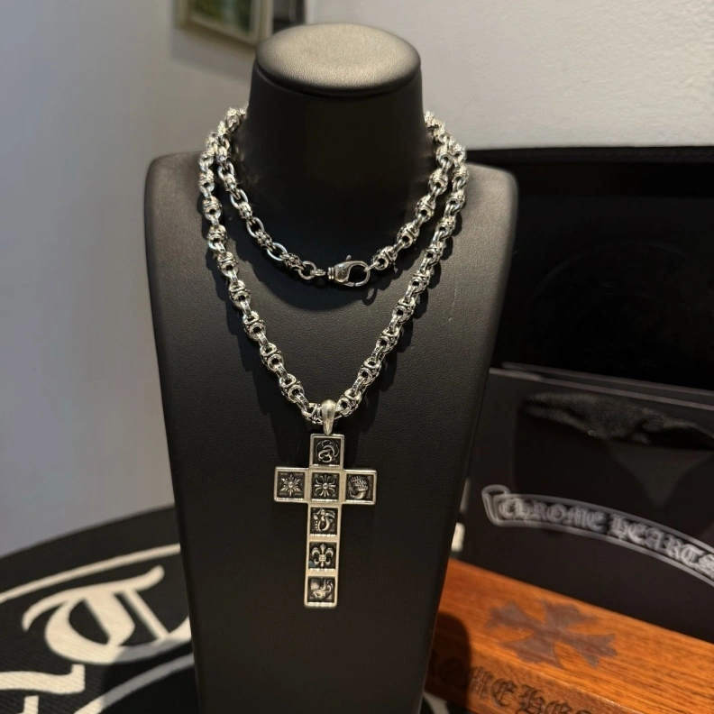 GoodFit Chrxmx Hxxrts Necklaces 297017