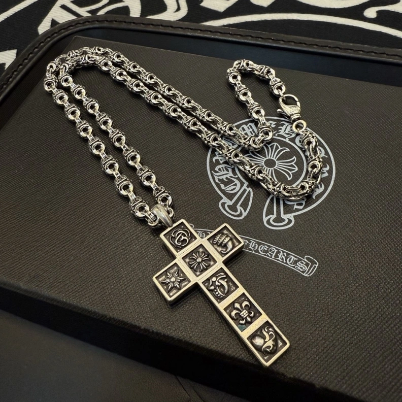 GoodFit Chrxmx Hxxrts Necklaces 297017