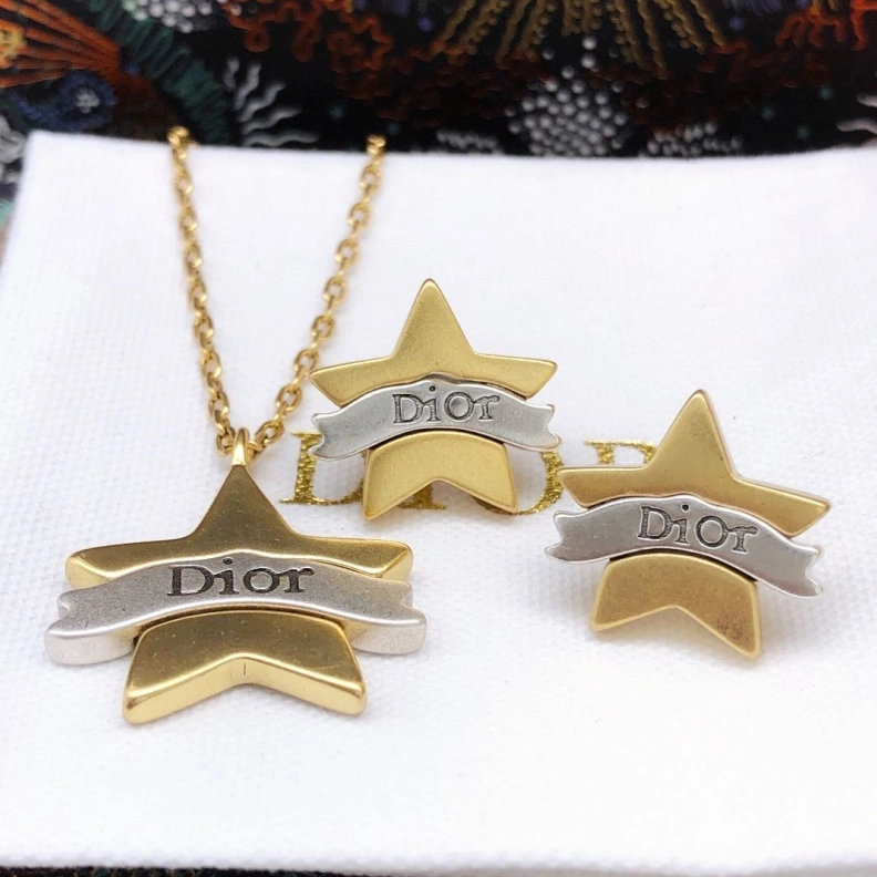 Christian Dxxr Necklaces Stylish 294110