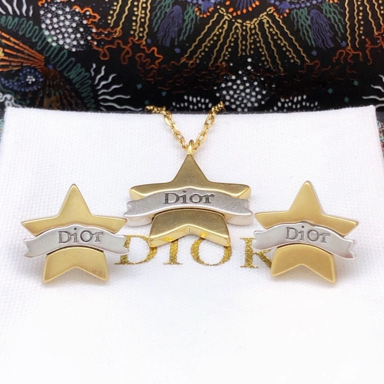 Christian Dxxr Necklaces Stylish 294110