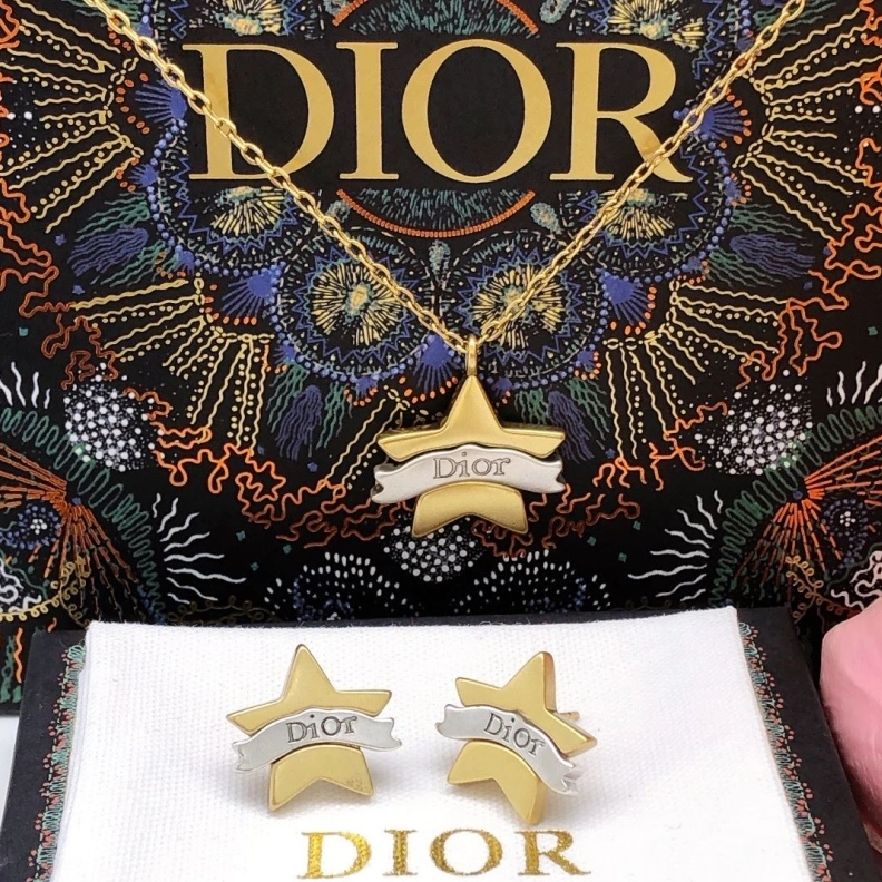 Christian Dxxr Necklaces Stylish 294110