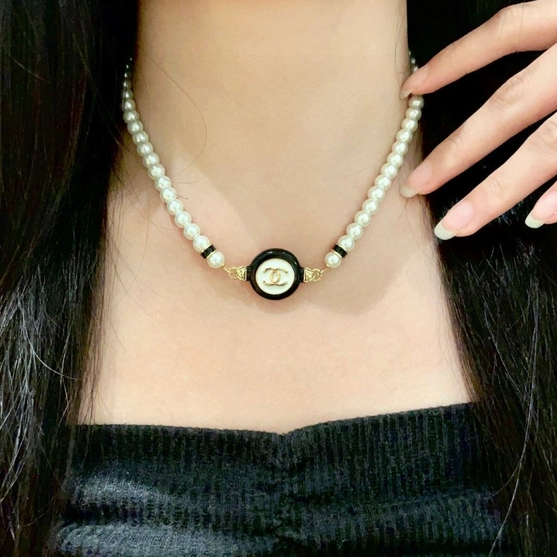 Resilient Chxnxl Necklaces 285463