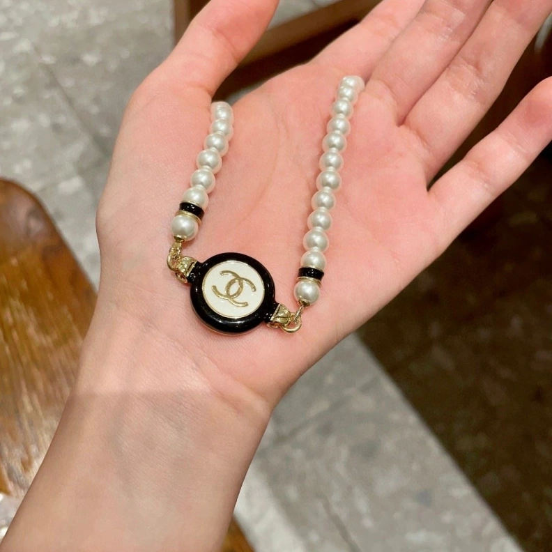 Resilient Chxnxl Necklaces 285463