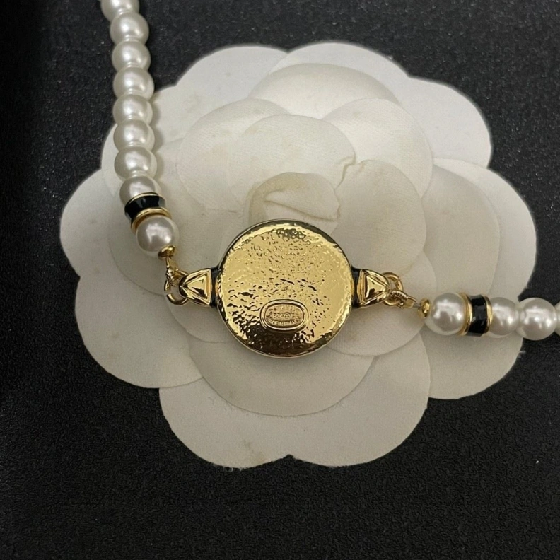 Resilient Chxnxl Necklaces 285463
