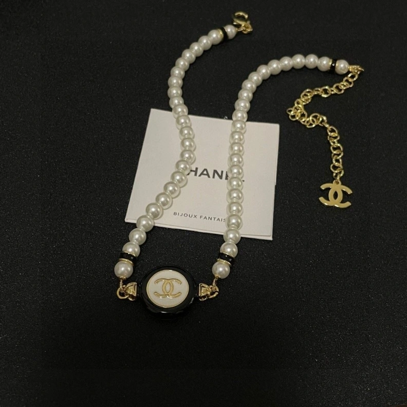 Resilient Chxnxl Necklaces 285463