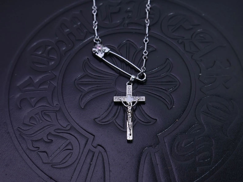 Breathable Chrxmx Hxxrts Necklaces 297018