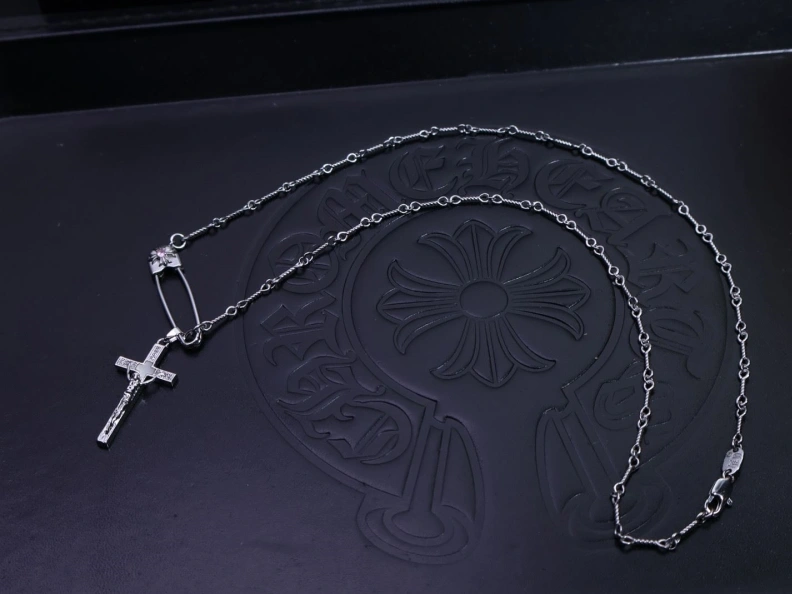 Breathable Chrxmx Hxxrts Necklaces 297018