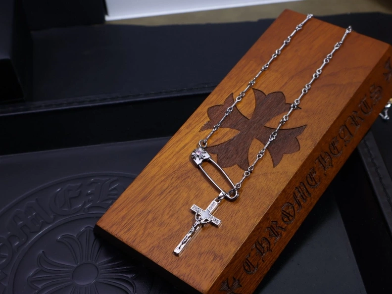Breathable Chrxmx Hxxrts Necklaces 297018