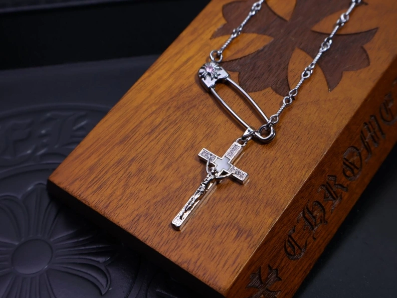 Breathable Chrxmx Hxxrts Necklaces 297018