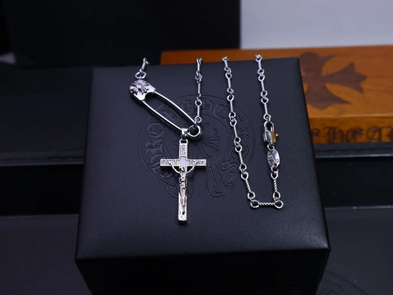 Breathable Chrxmx Hxxrts Necklaces 297018