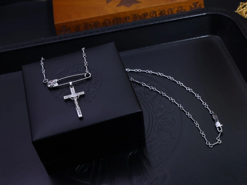 Breathable Chrxmx Hxxrts Necklaces 297018
