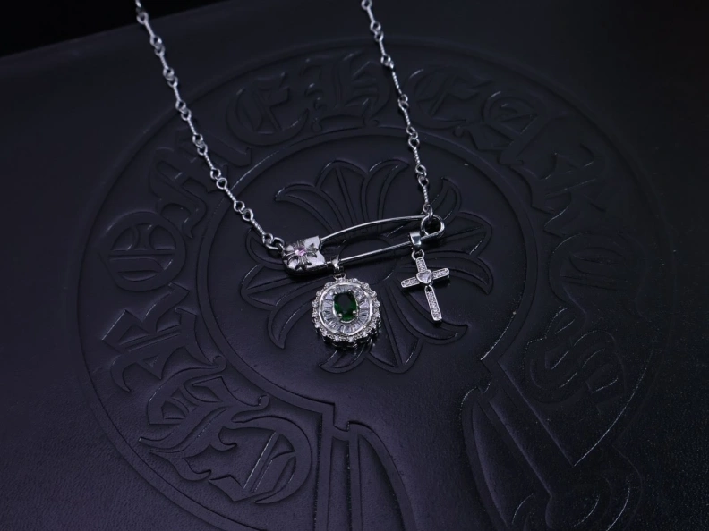 Trendy Chrxmx Hxxrts Necklaces 296982
