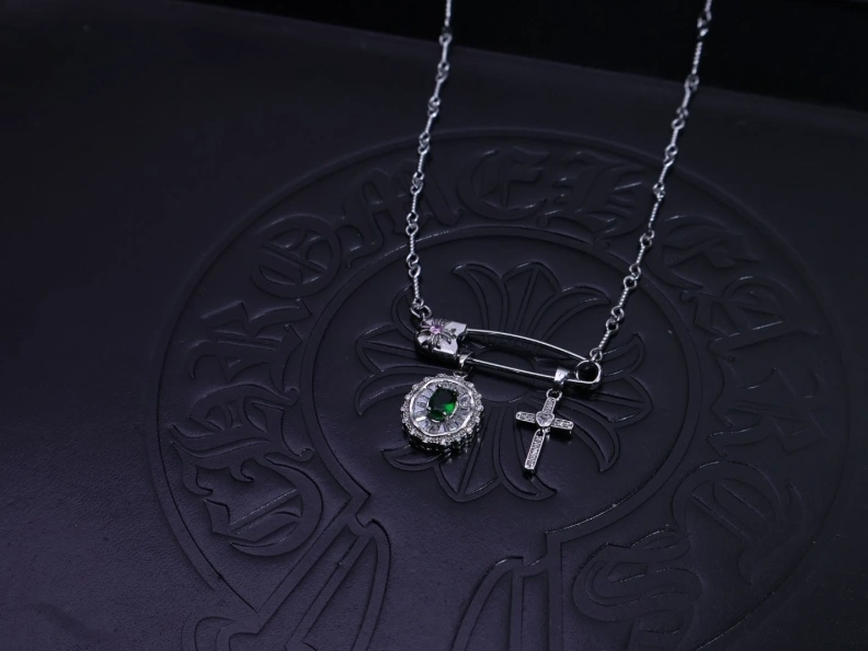 Trendy Chrxmx Hxxrts Necklaces 296982