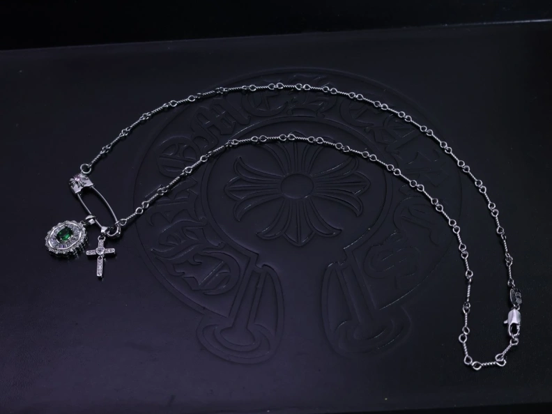 Trendy Chrxmx Hxxrts Necklaces 296982