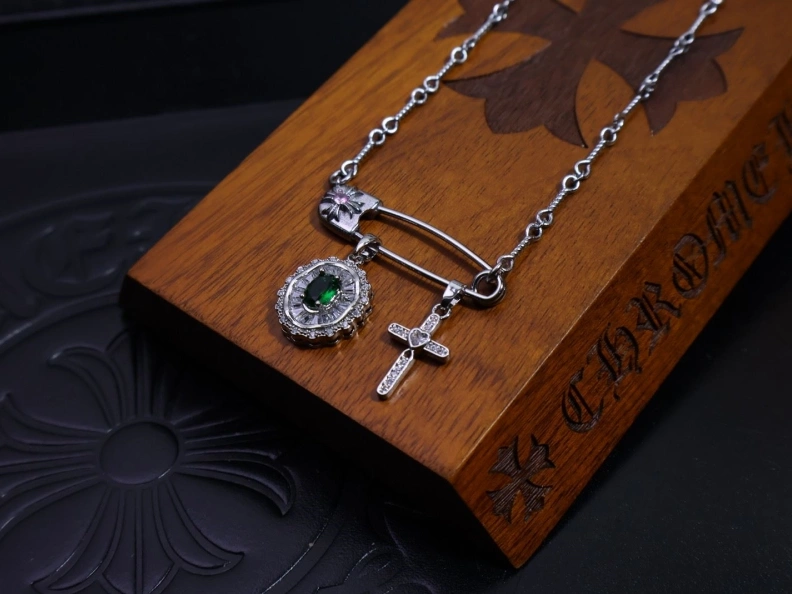 Trendy Chrxmx Hxxrts Necklaces 296982