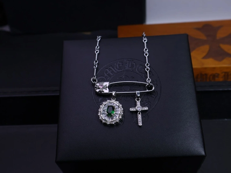 Trendy Chrxmx Hxxrts Necklaces 296982