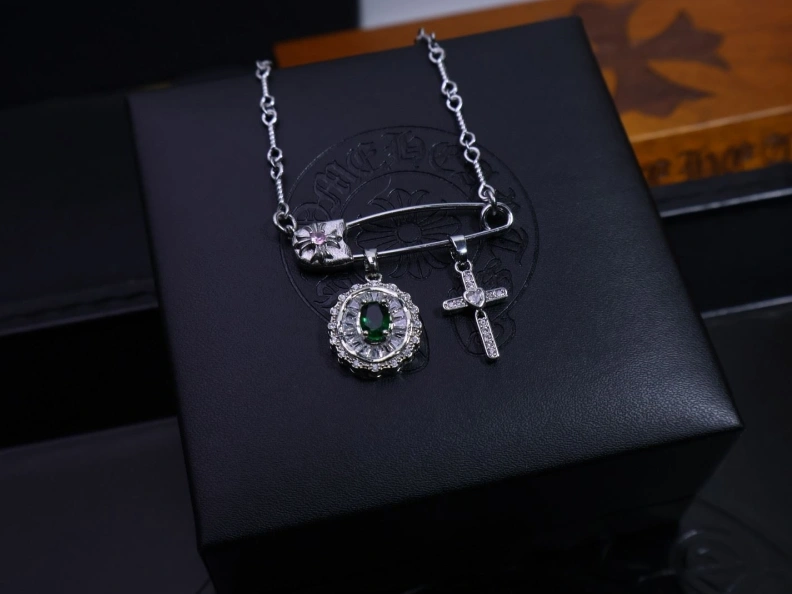 Trendy Chrxmx Hxxrts Necklaces 296982