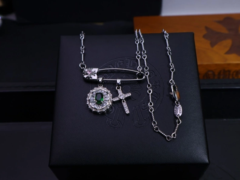 Trendy Chrxmx Hxxrts Necklaces 296982