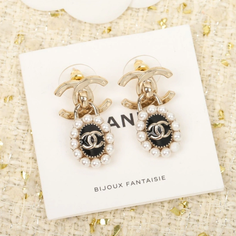 Breathable Chxnxl Earrings 286042