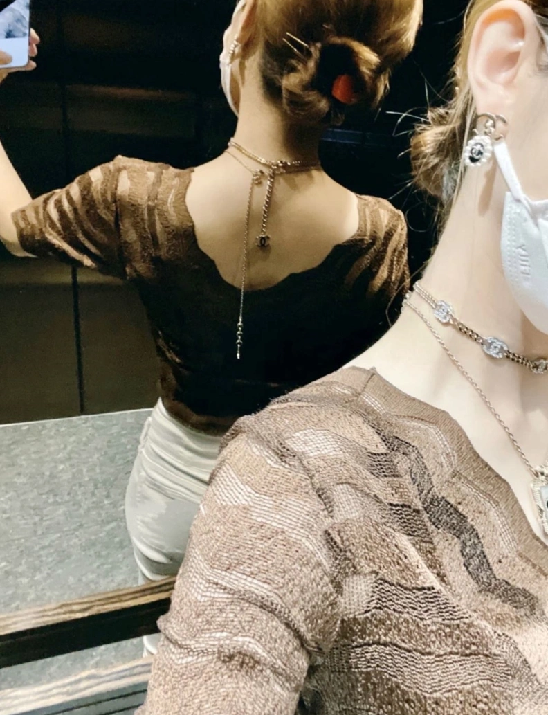Breathable Chxnxl Earrings 286042