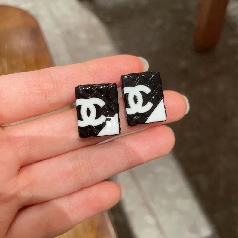 Compact Chxnxl Earrings 286034